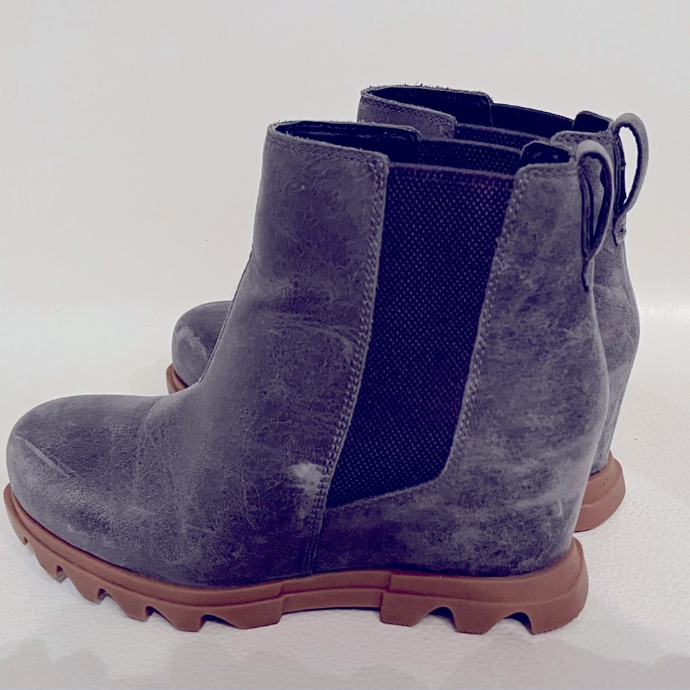 Sorel Joan of Arctic Wedge lll Chelsea Boot Womens Size 8.5 Quarry/Gum 2